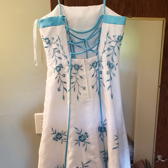 Prom dress - Picture 4 of 4